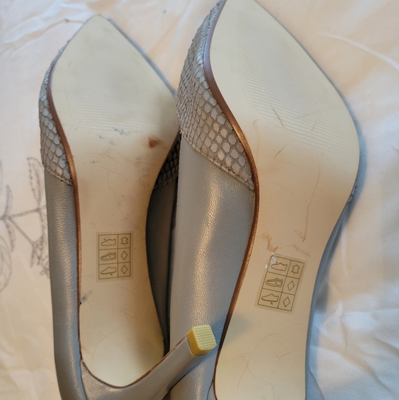 Town Shoes Grey Heels - Picture 4 of 4